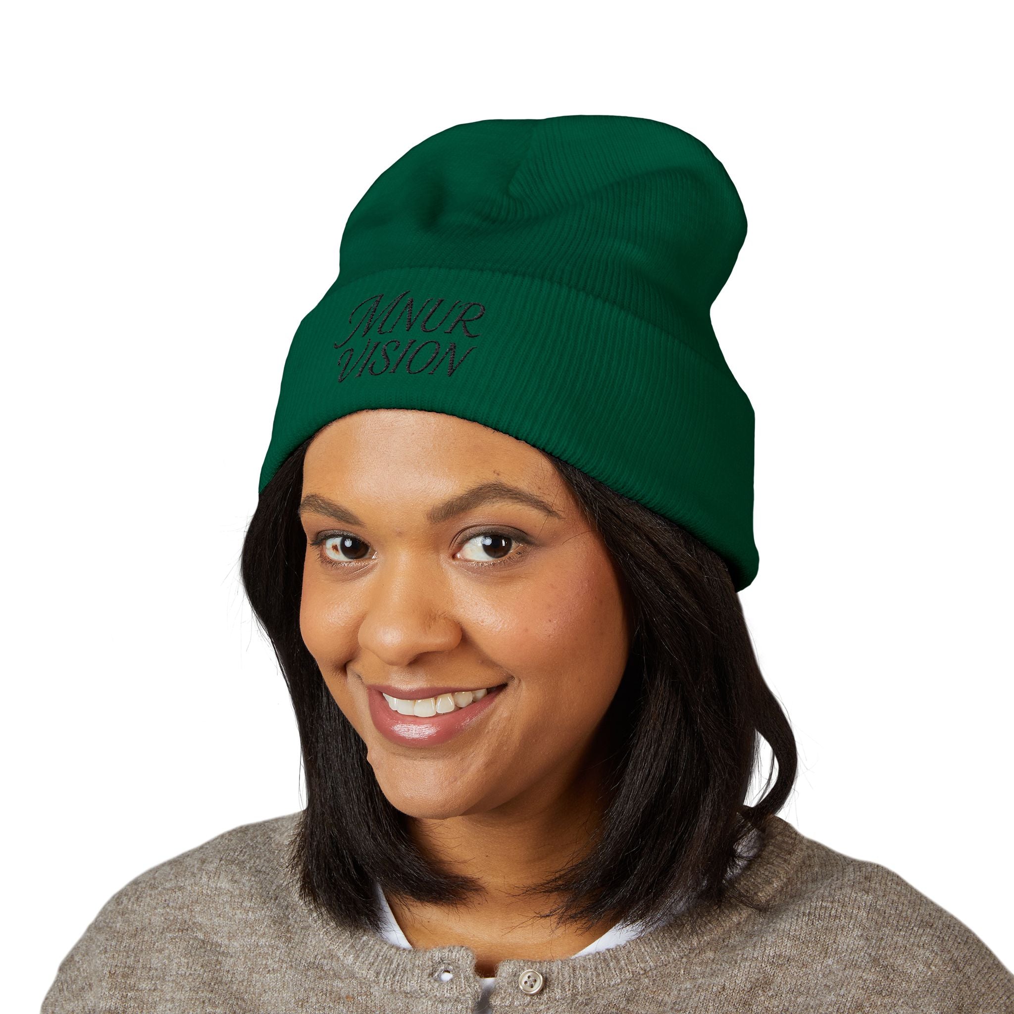 Bonnet Classique à Revers – MNUR VISION Accessoire d’hiver brodé, stylé et spirituel – Unisexe, intemporel, idéal pour offrir