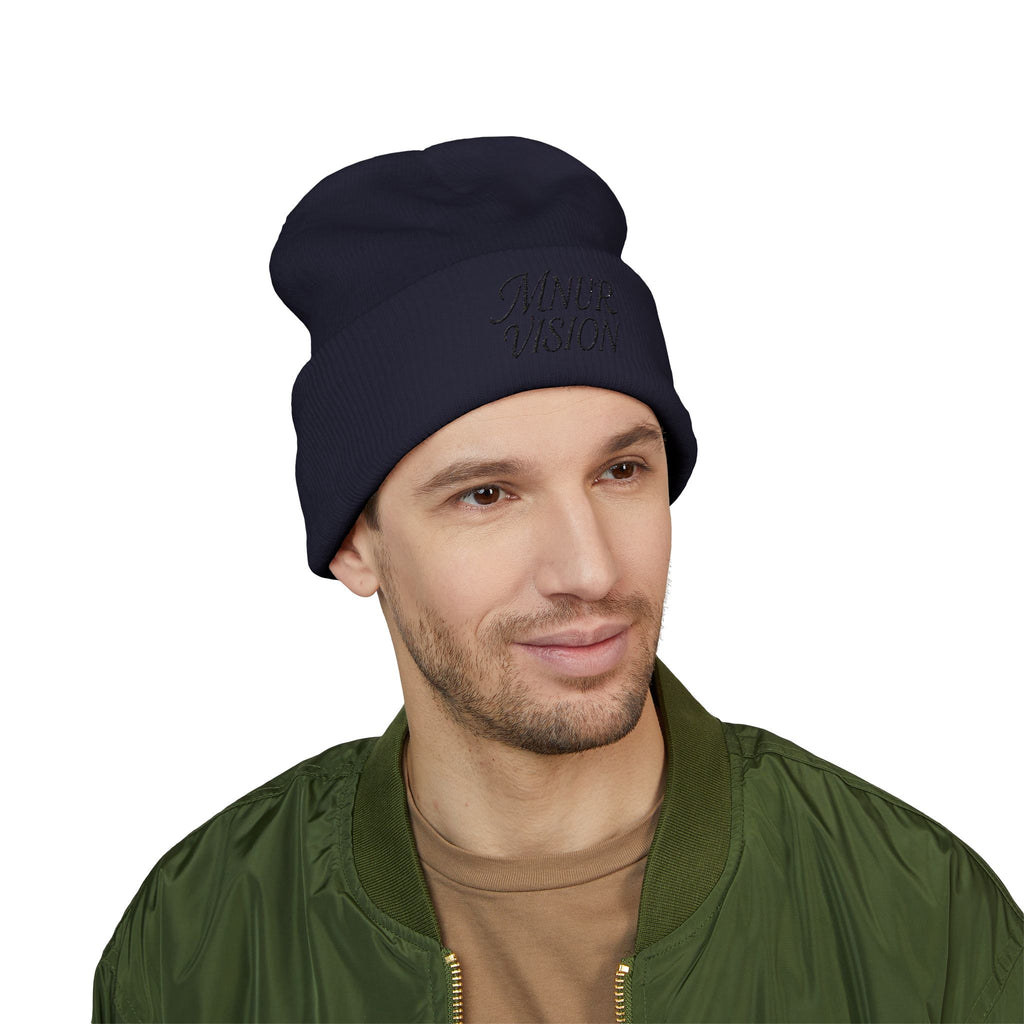 Bonnet Classique à Revers – MNUR VISION Accessoire d’hiver brodé, stylé et spirituel – Unisexe, intemporel, idéal pour offrir