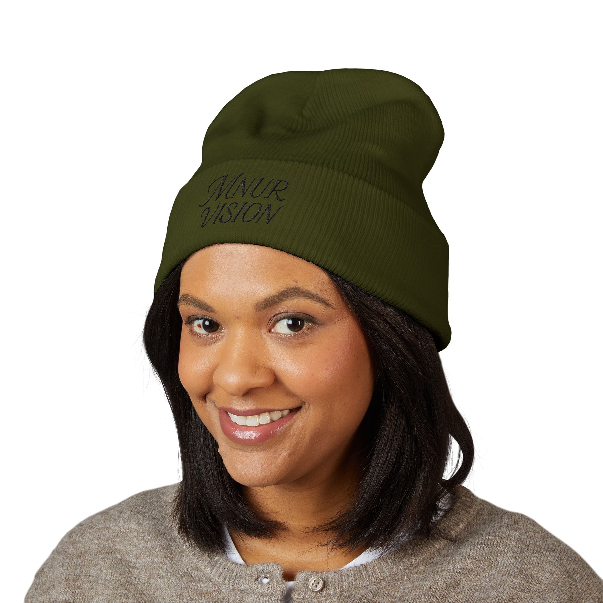 Bonnet Classique à Revers – MNUR VISION Accessoire d’hiver brodé, stylé et spirituel – Unisexe, intemporel, idéal pour offrir