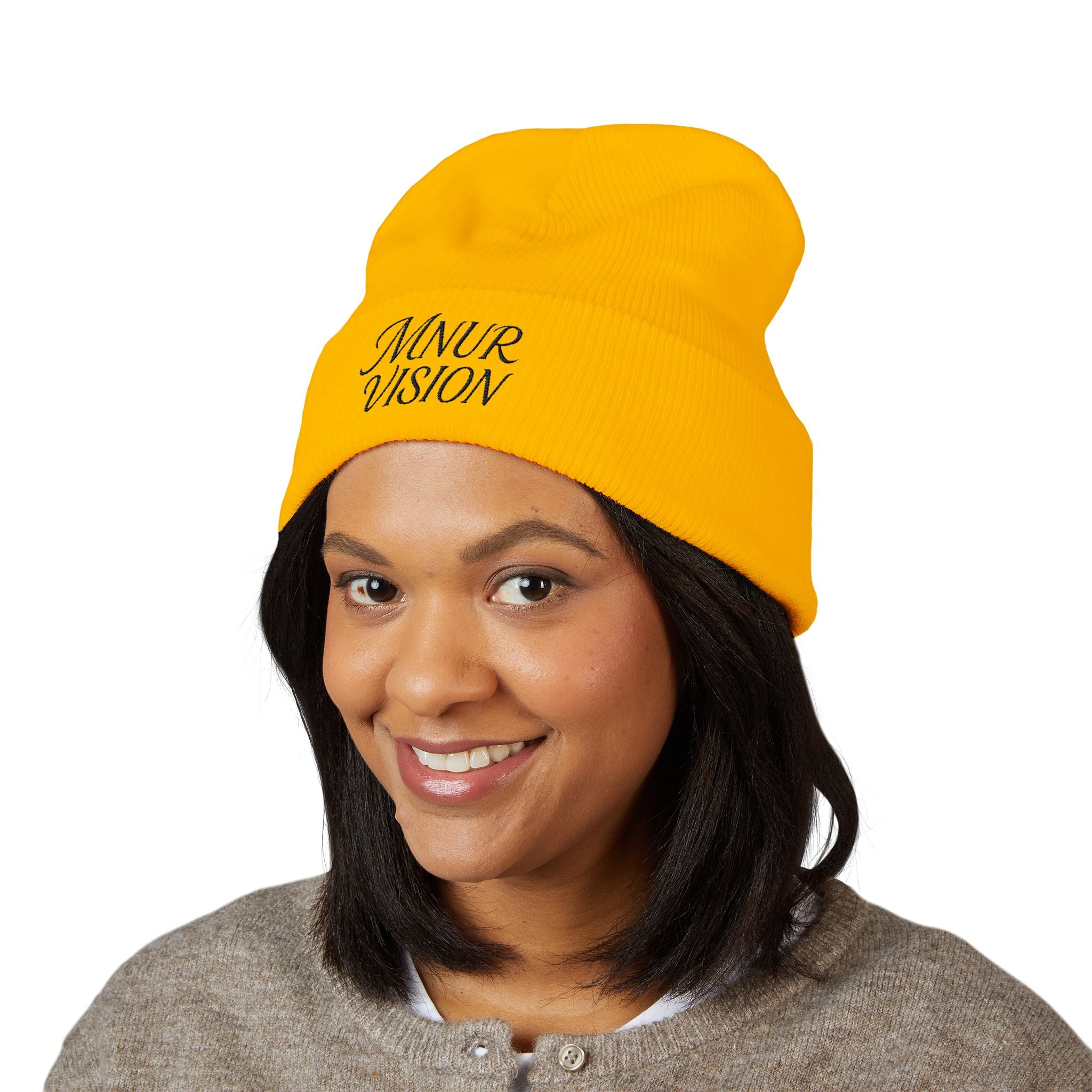 Bonnet Classique à Revers – MNUR VISION Accessoire d’hiver brodé, stylé et spirituel – Unisexe, intemporel, idéal pour offrir