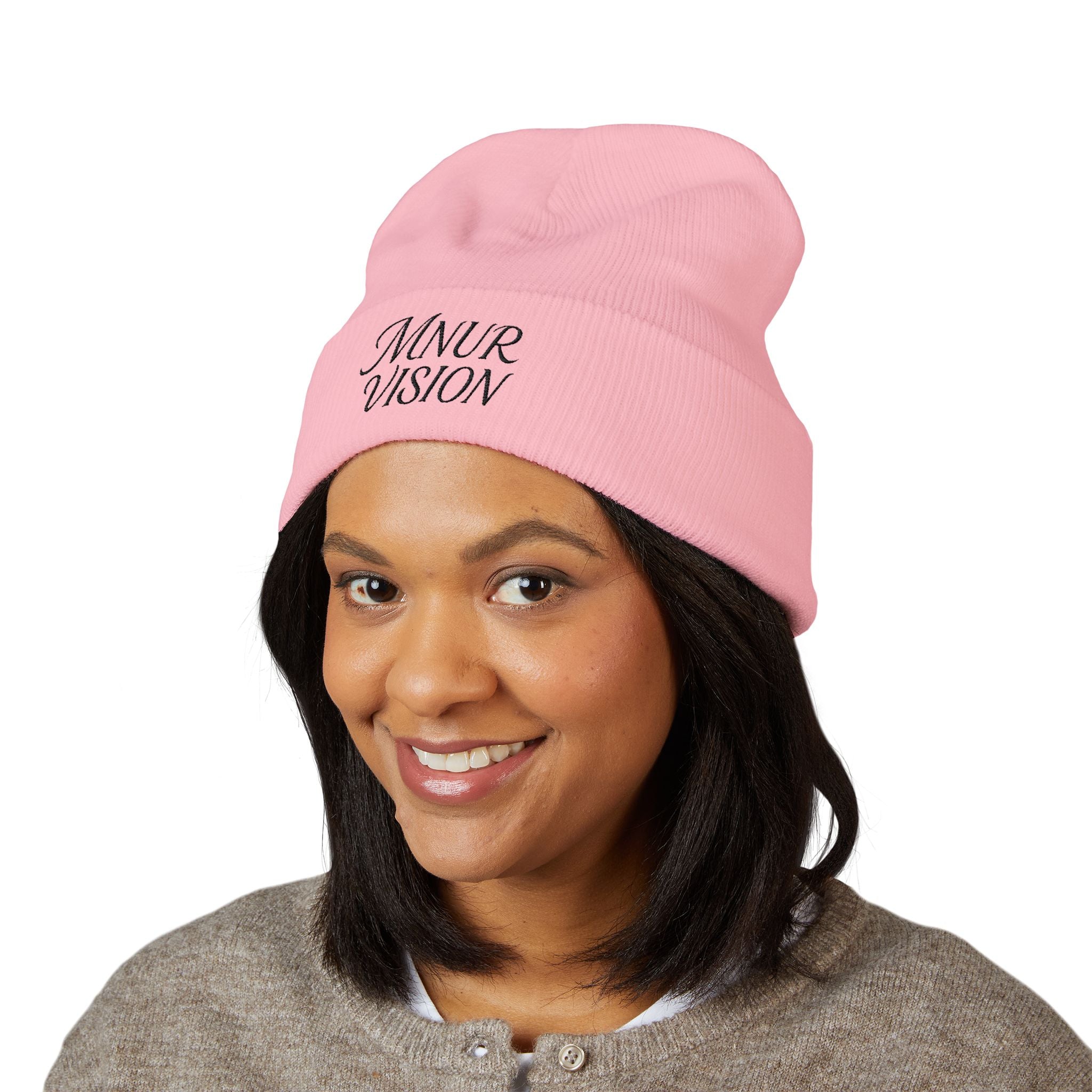 Bonnet Classique à Revers – MNUR VISION Accessoire d’hiver brodé, stylé et spirituel – Unisexe, intemporel, idéal pour offrir